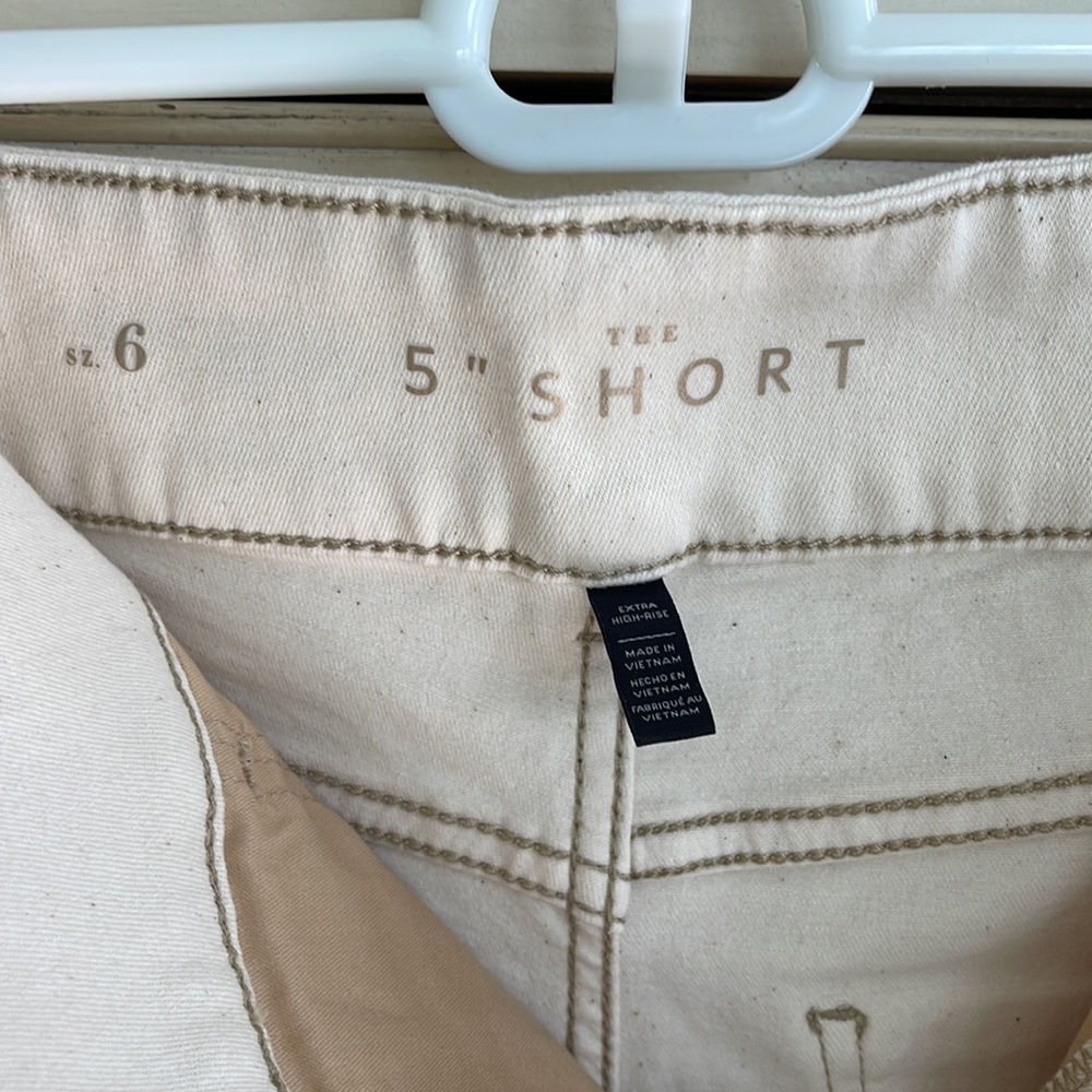 White House Black Market High Rise Cream Shorts size 6 - Picture 6 of 9